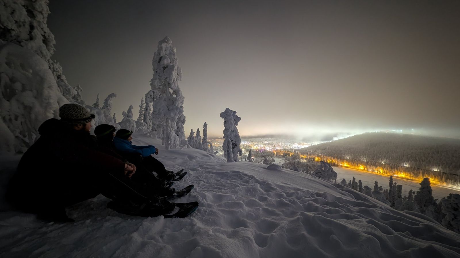 Guests night snowshoe tour